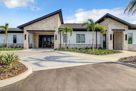 Lovely Thematic 2br With 2 Clubhouses & Waterpark *