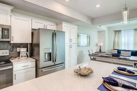 Lovely Thematic 2br With 2 Clubhouses & Waterpark *